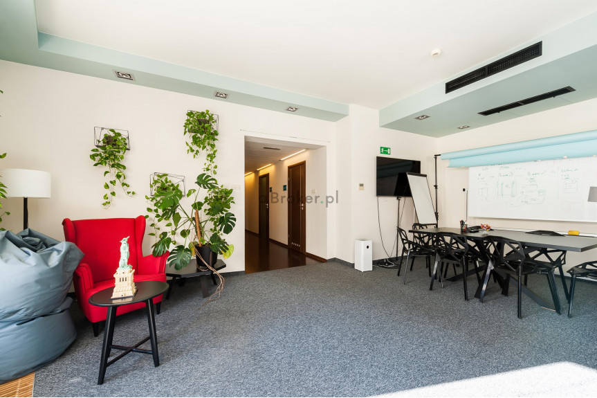 Krak&oacute;w, Podg&oacute;rze, Stare Podg&oacute;rze, Kalwaryjska, ul. Kalwaryjska | Nowoczesne biuro z 40 m2 tarasem