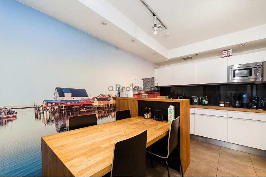 Krak&oacute;w, Podg&oacute;rze, Stare Podg&oacute;rze, Kalwaryjska, ul. Kalwaryjska | Nowoczesne biuro z 40 m2 tarasem