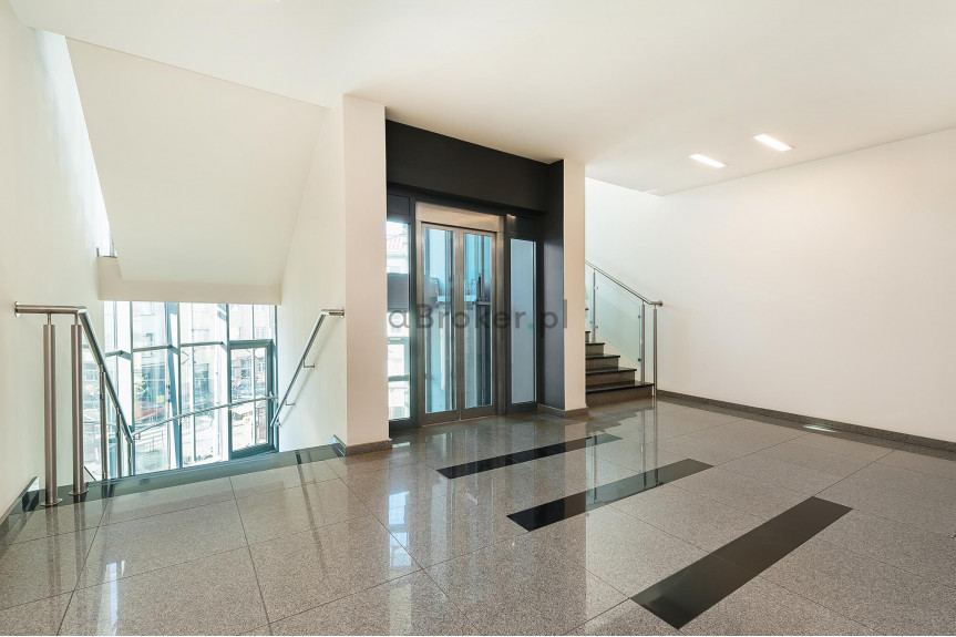 Krak&oacute;w, Podg&oacute;rze, Stare Podg&oacute;rze, Kalwaryjska, ul. Kalwaryjska | Nowoczesne biuro z 40 m2 tarasem