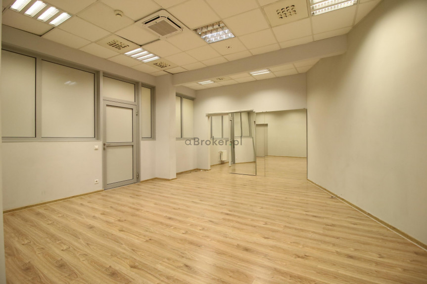 Krak&oacute;w, Podg&oacute;rze, Stare Podg&oacute;rze, Kalwaryjska, Kalwaryjska parter PARKING