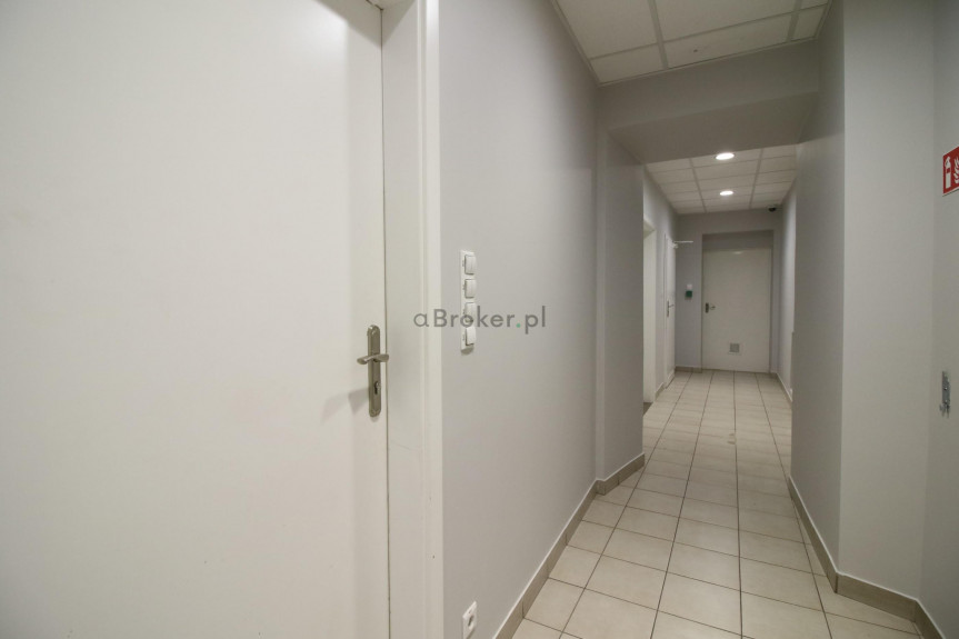 krakowski, Skawina, Żwirki i Wigury, Parterowy lokal - duże witryny RYNEK