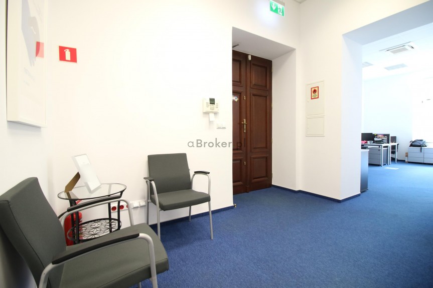 Krak&oacute;w, Stare Miasto, Karmelicka, Stare Miasto ul. Karmelicka | Biuro 5 pokoi +ogr&oacute;d
