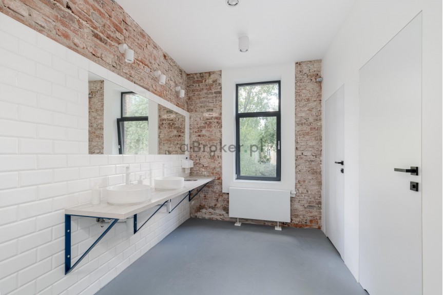 Krak&oacute;w, Podg&oacute;rze, Stare Podg&oacute;rze, rynek Podg&oacute;rski, Biuro LOFT, Podg&oacute;rze, parking