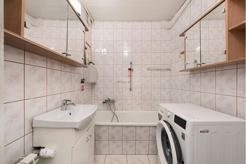 Krak&oacute;w, Gołaśka, Ustawne 3 pokoje osobna kuchnia  duży balkon  dobra komunikacja bezpośrednio spod bloku