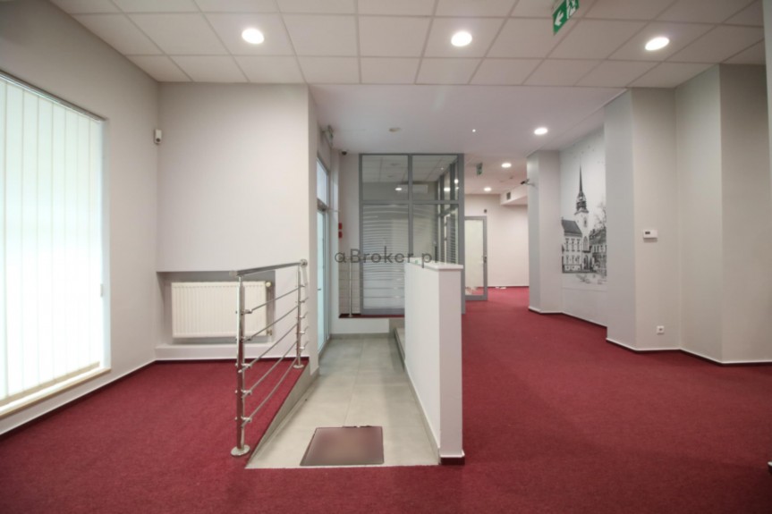 krakowski, Skawina, Żwirki i Wigury, Lokal parter WITRYNA RYNEK parking