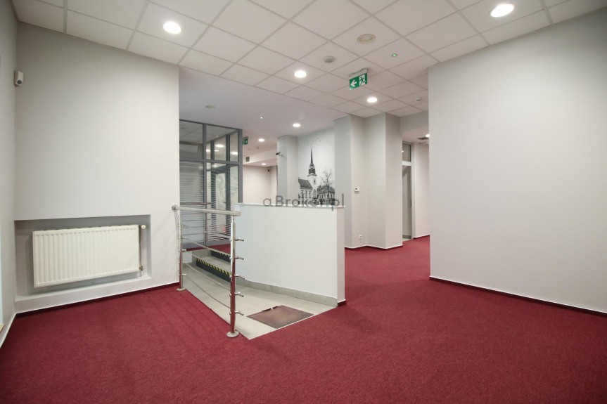 krakowski, Skawina, Żwirki i Wigury, Lokal parter WITRYNA RYNEK parking