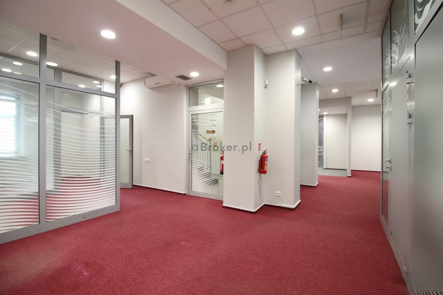 krakowski, Skawina, Żwirki i Wigury, Lokal parter WITRYNA RYNEK parking