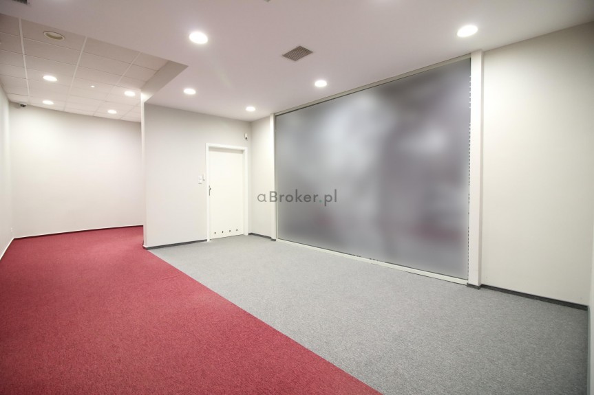 krakowski, Skawina, Żwirki i Wigury, Lokal parter WITRYNA RYNEK parking