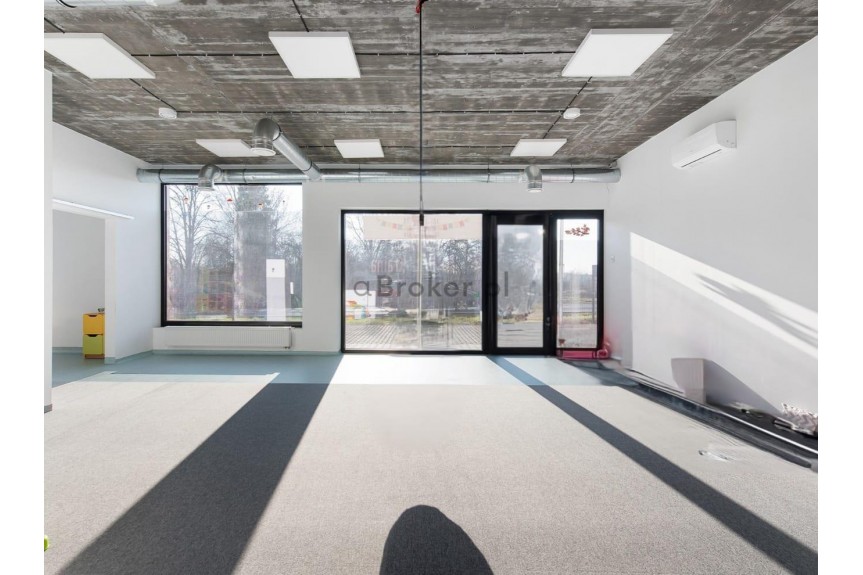 Krak&oacute;w, Dębniki, Tyniecka, Gotowy lokal pod usługi gabinety |Parter, PARKING