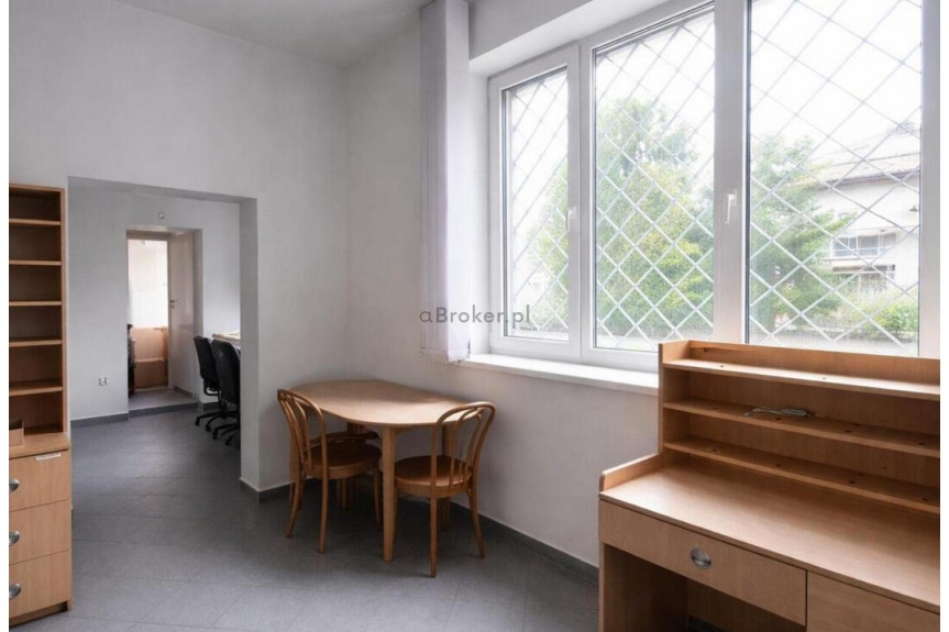 Krak&oacute;w, Krak&oacute;w-Podg&oacute;rze, Swoszowice, Szybisko, LOKAL NA PARTERZE Z DWOMA WEJŚCIAMI I ZAPLECZEM MAGAZYNOWYM