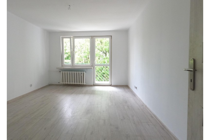 Krak&oacute;w, Wzg&oacute;rza Krzesławickie, os. Na Stoku, Dwupokojowe mieszkanie z oddzielną, jasną kuchnią bezpośrednio przy szkole.