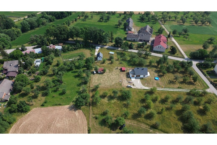 brzeski, Borzęcin, Uzbrojona działka bezpośrednio przy sadzie.