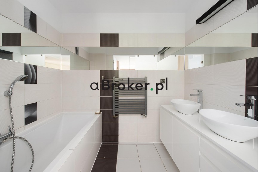 myślenicki, Myślenice, Krzyszkowice, Nowoczesny dom dla dw&oacute;ch rodzin przy lesie , 218 m&sup2;, działka 14 ar&oacute;w
