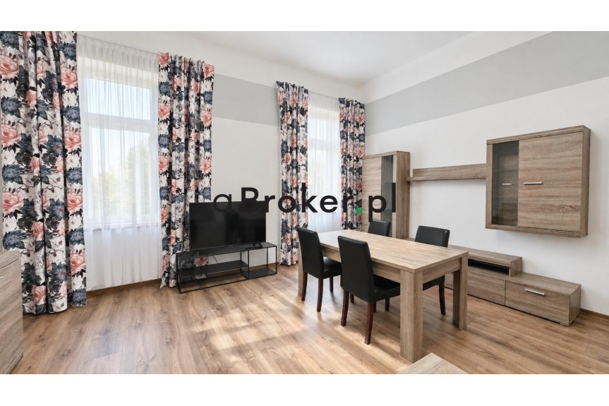 Krak&oacute;w, Krak&oacute;w-Śr&oacute;dmieście, Stare Miasto, Krowoderska, Stare Miasto, ul. Szlak | 3 osobne pokoje + osobna kuchnia | balkon