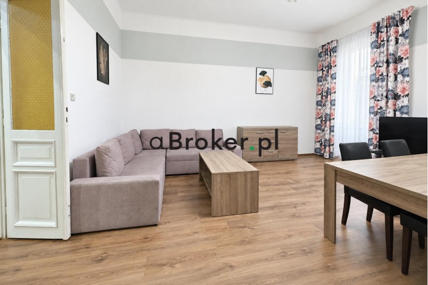 Krak&oacute;w, Krak&oacute;w-Śr&oacute;dmieście, Stare Miasto, Krowoderska, Stare Miasto, ul. Szlak | 3 osobne pokoje + osobna kuchnia | balkon